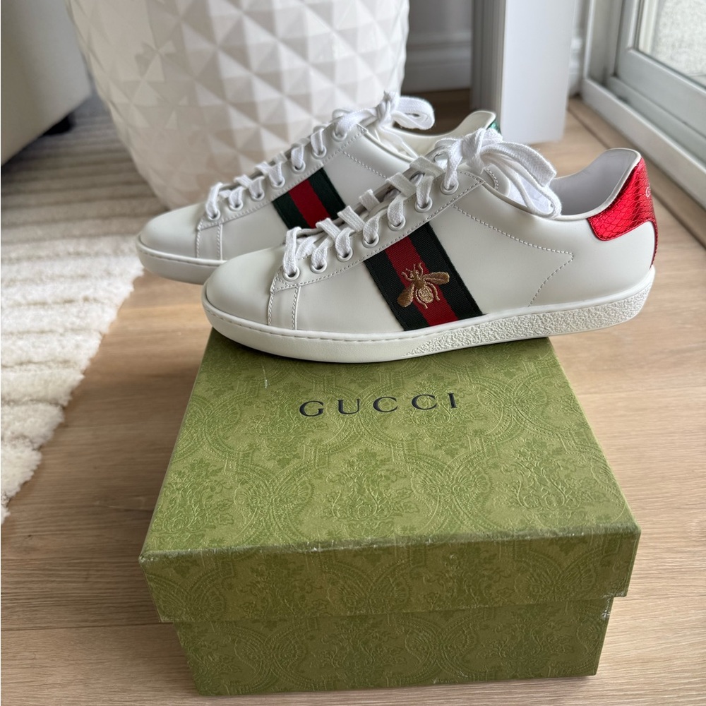 Women's Gucci Ace Sneakers with Bee